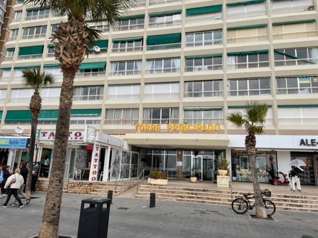 Precioso apartamento a estrenar en primera línea de playa Benidorm Exterior foto