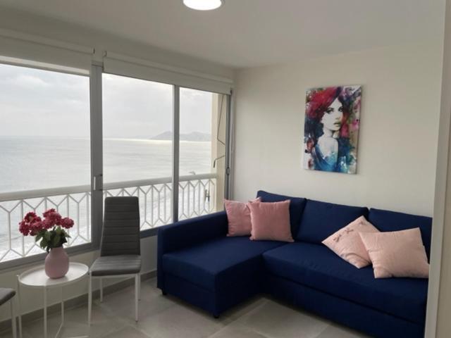 Precioso apartamento a estrenar en primera línea de playa Benidorm Exterior foto