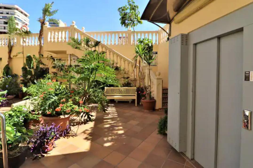 Precioso apartamento a estrenar en primera línea de playa Benidorm Exterior foto